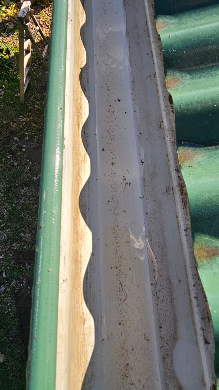 After cleaning - immaculate gutter metal
